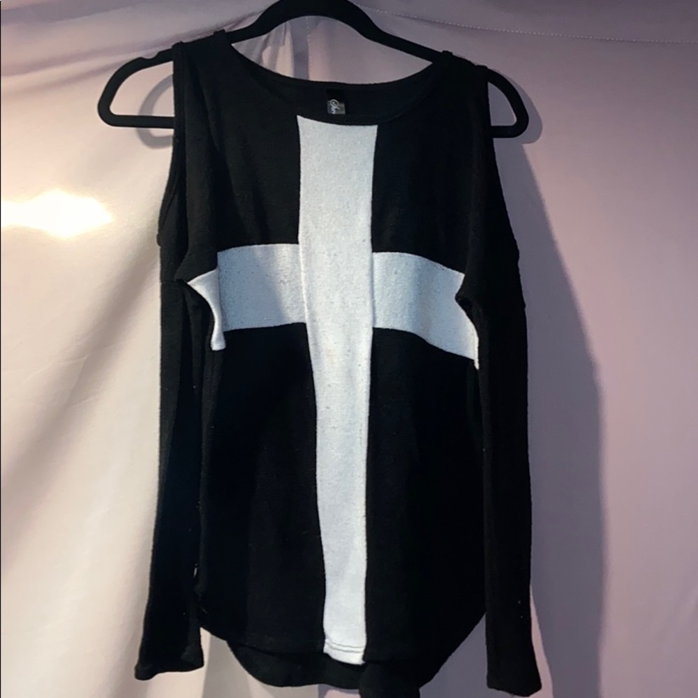 Cross pattern black sweater